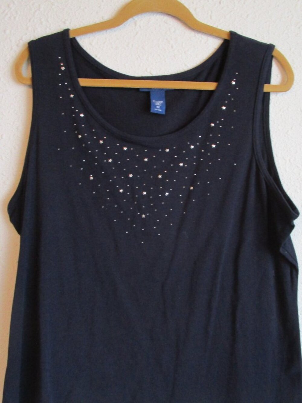 Sleeveless cotton blouse, July 4th metal star decor. Size 1X Karen Scott